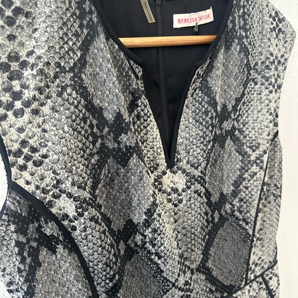 Michael Kors Orange Snake Print gold chain Dress with tie waist . - Picture 5 of 5